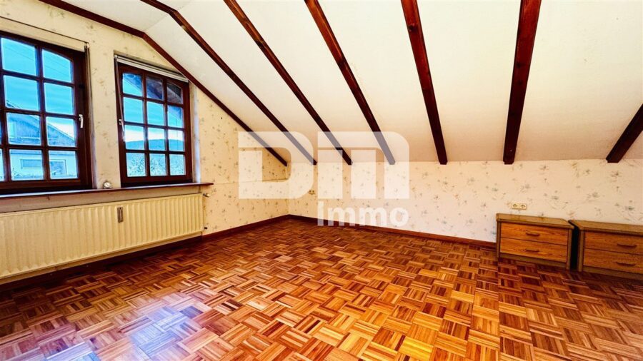 (R)eserviert!!!Hochwertiges 1-2 Familienhaus mit großem Garten in erhobener Ortsrandlage - DG Schlafzimmer